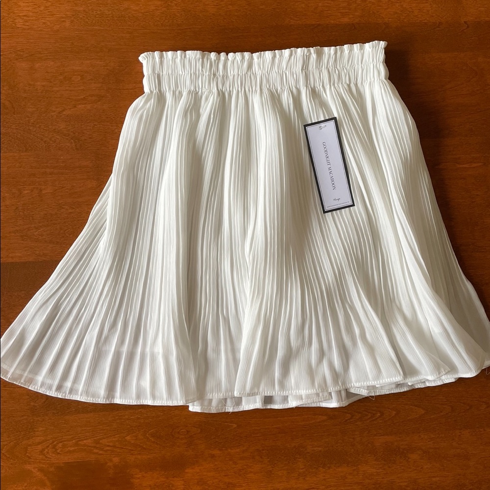 Goodnight Macaroon White Skirt With Shorts